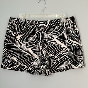 LOFT Women’s Shorts: Black and White Leaf Pattern, Size 4